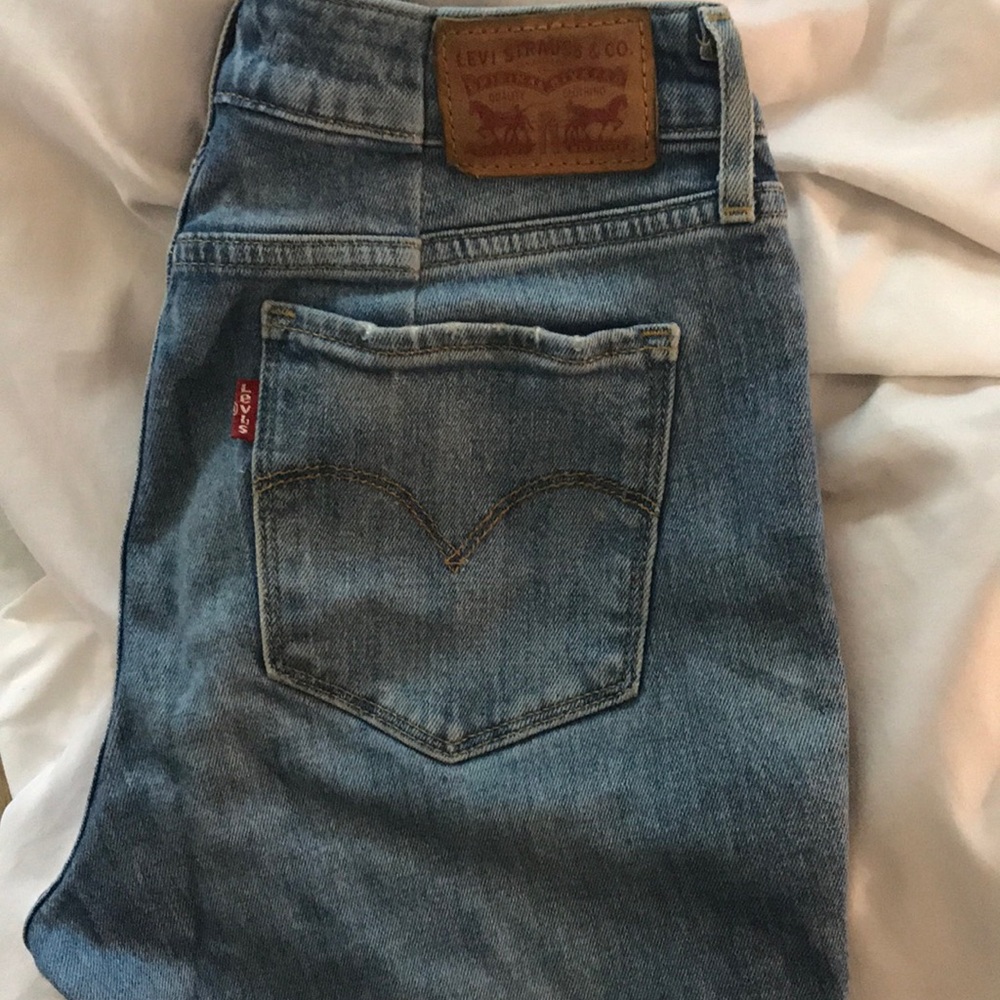 Levi’s jeans size 28
